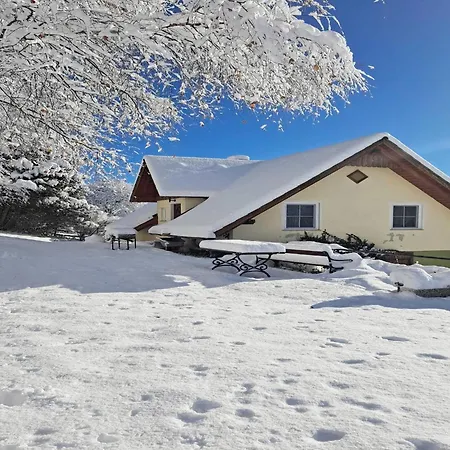 Berghuette In Sankt Andrae Bei Koralpe * Reisberg